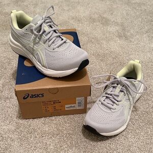 NWT ASICS Women's Gel-Contend 9 Light Gray sneakers
